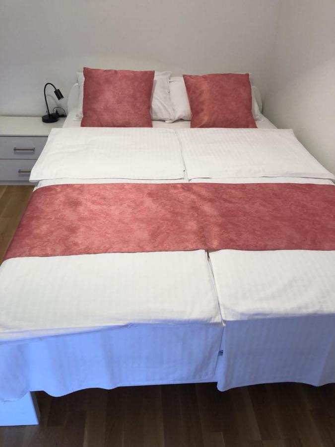 Apartmani Gavran Pirovac Ngoại thất bức ảnh