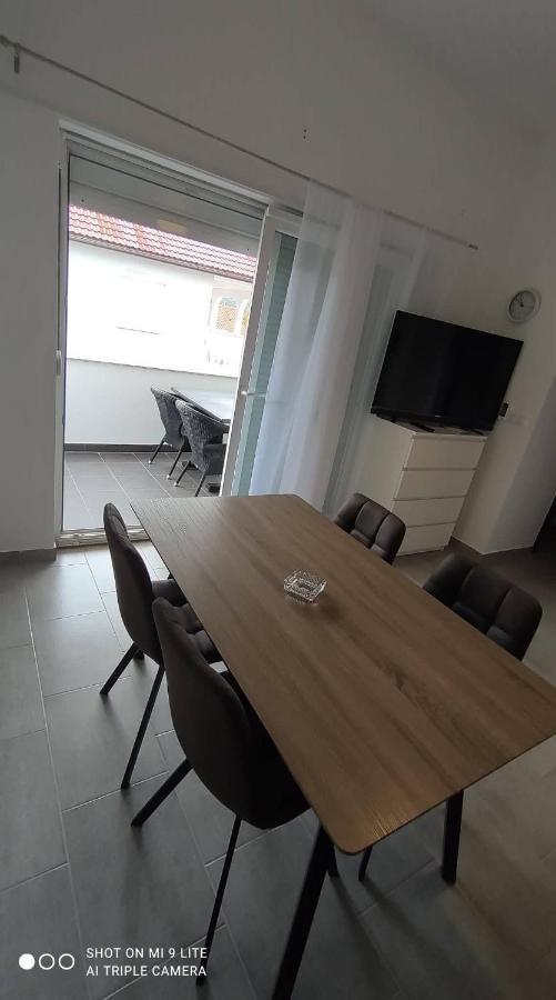 Apartmani Gavran Pirovac Ngoại thất bức ảnh