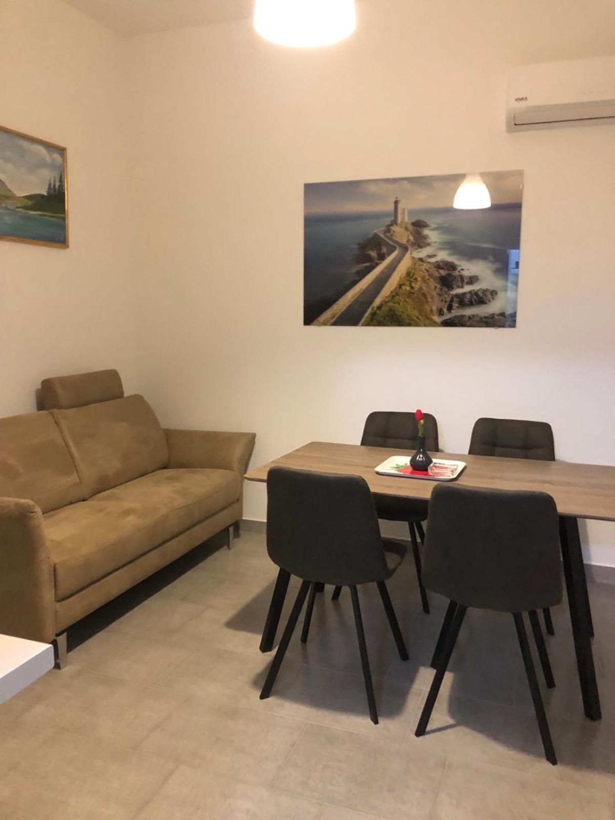 Apartmani Gavran Pirovac Ngoại thất bức ảnh